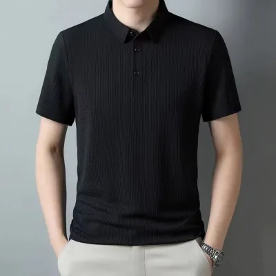 Men&#39;s black textured lightweight polo shirt

