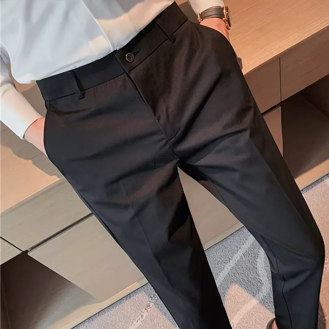 Men&#39;s black slim-fit solid trousers