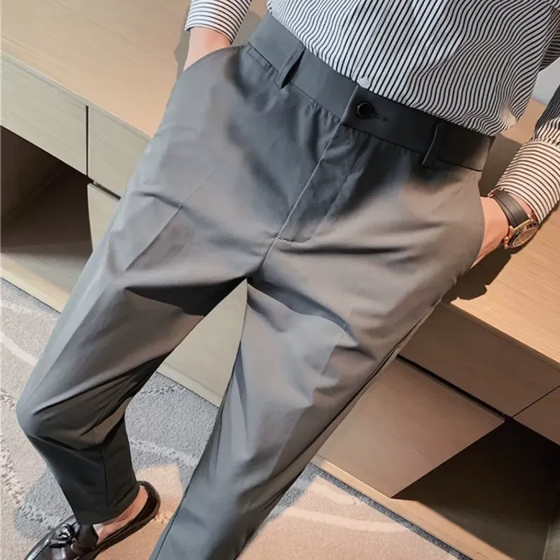 Men's gray slim-fit solid trousers