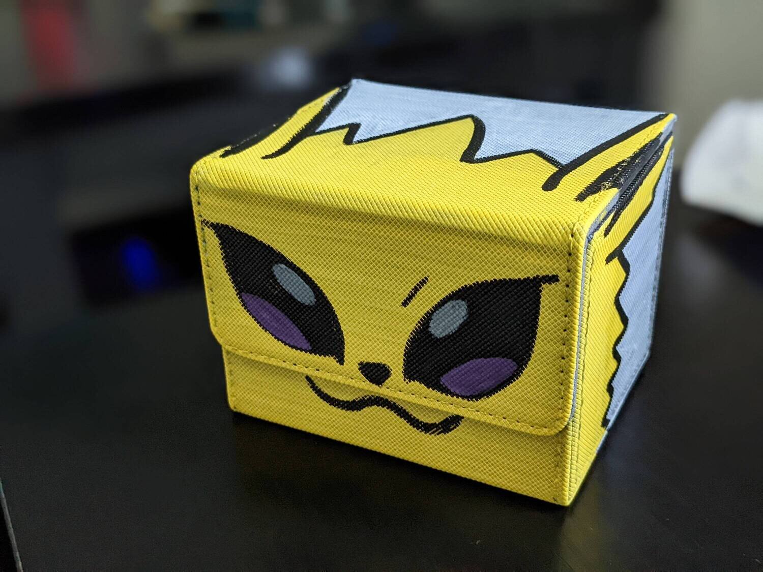 Custom synthetic leather premium magnetic deck box 80 card deckbox Jolteon handpainted TCG Box Trading Card Game Box Pokemon Vanguard Magic