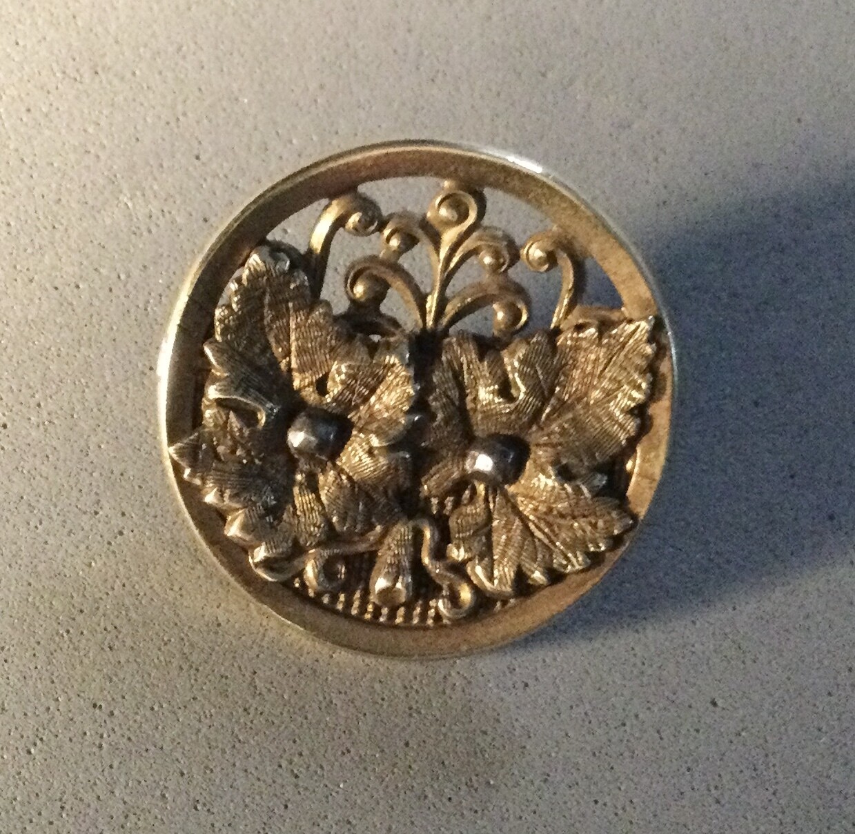 Medium Victorian Brass Button with Realistically Detailed Leaves