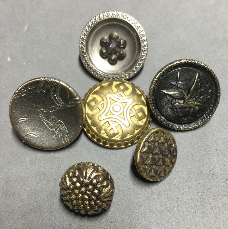 6 BUTTONS with PARIS BACKMARKS