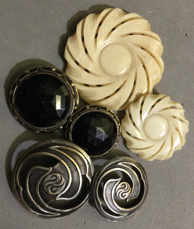 THREE PAIRS OF MOTHER/DAUGHTER BUTTONS