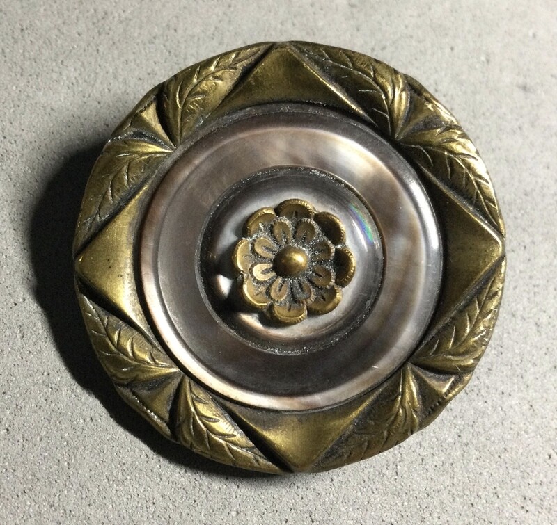 SMOKEY SHELL WITH BRASS