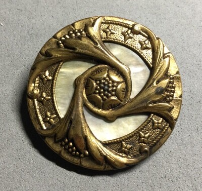 SHELL SET IN TRIAD FLORAL BRASS