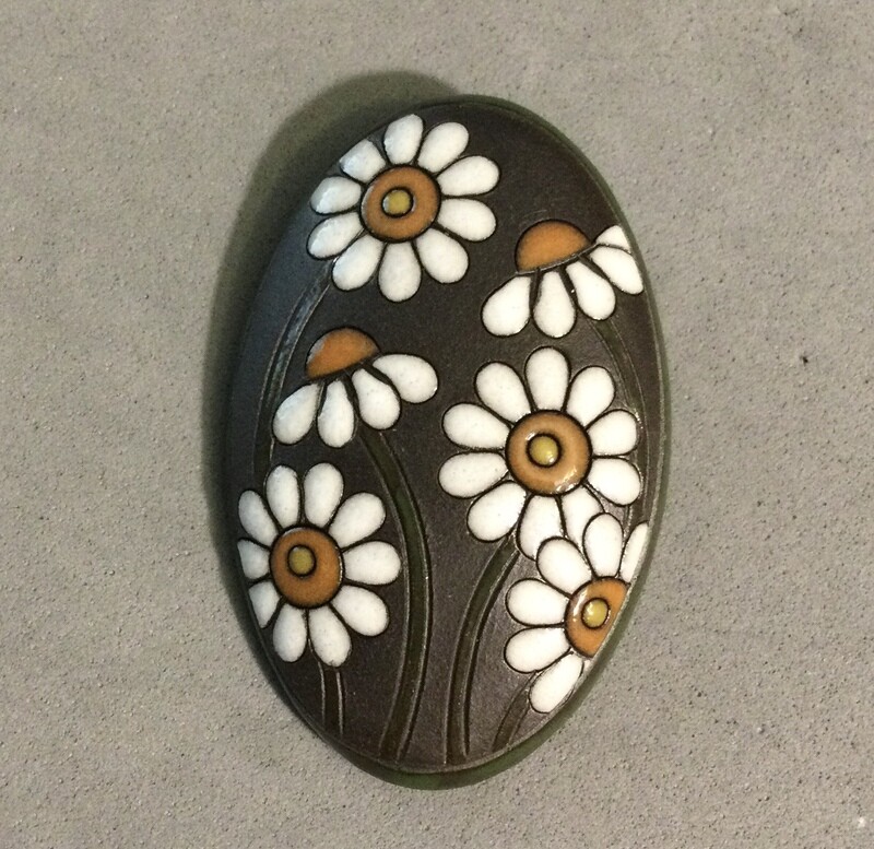 GOLEM DESIGN STUDIO “Daisies on Black”