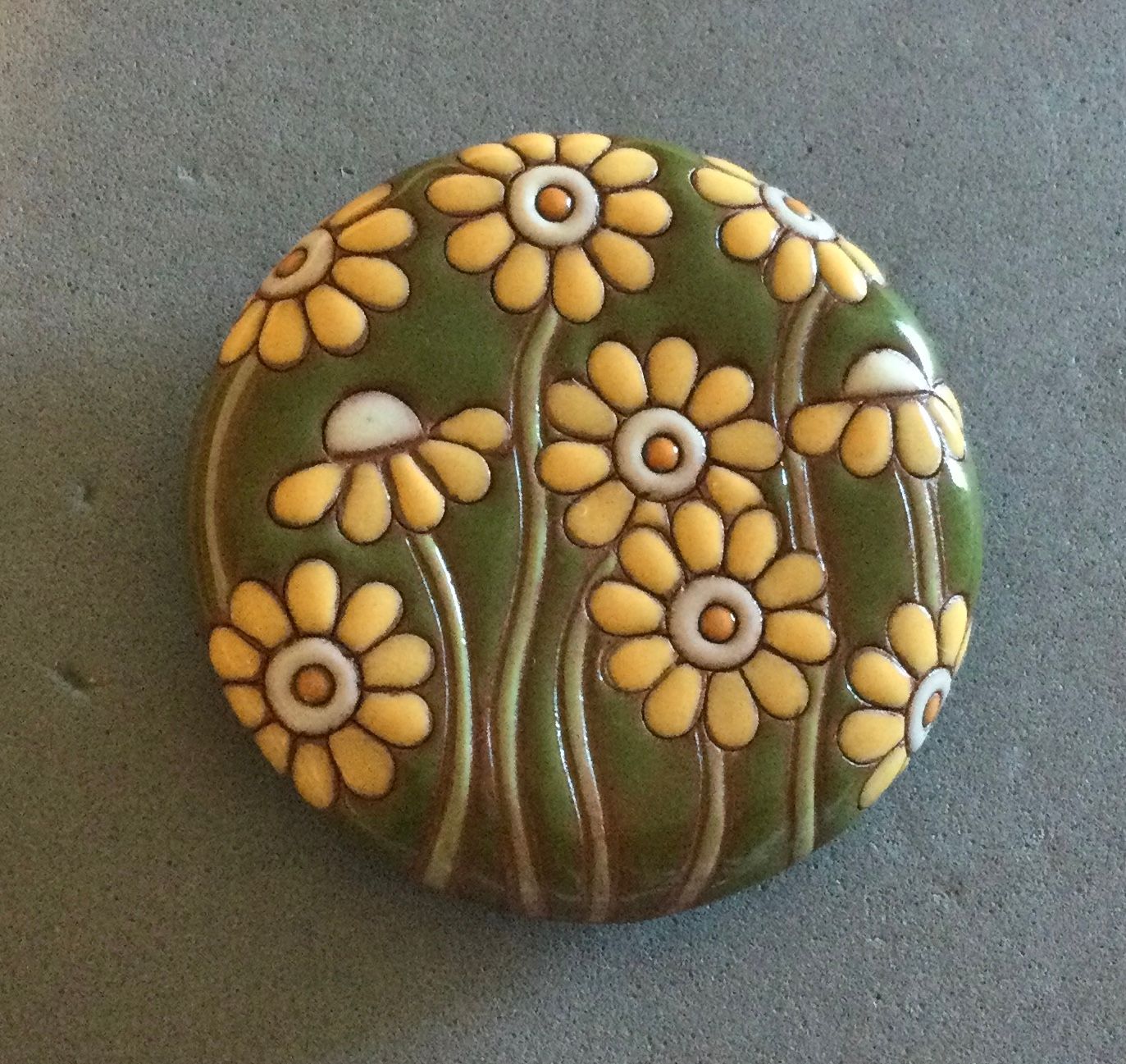 GOLEM DESIGN STUDIO, YELLOW DAISIES