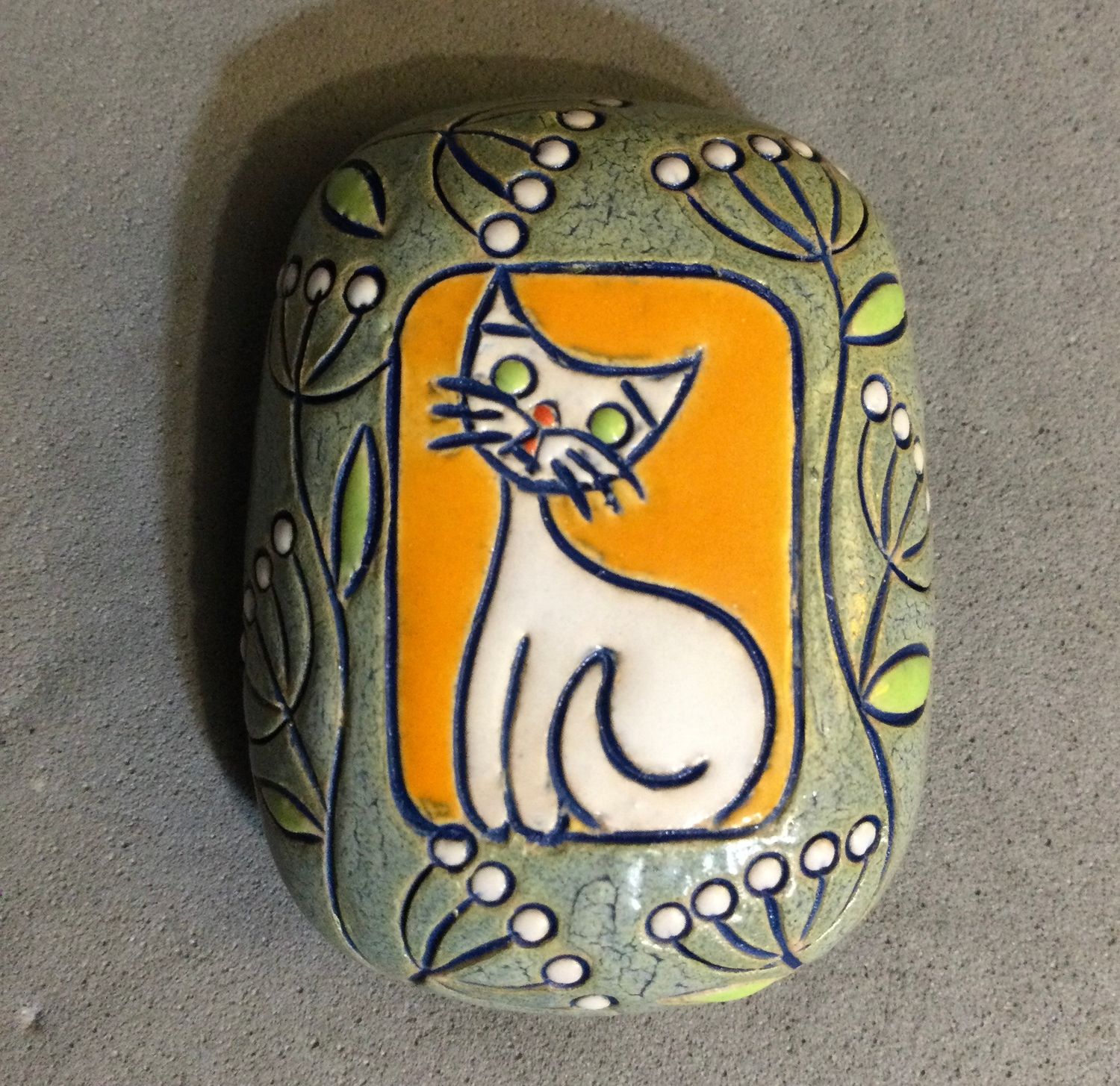 GOLEM DESIGN STUDIO White Cat
