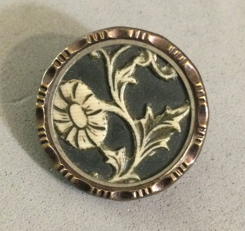 Ivoroid flower, medium
