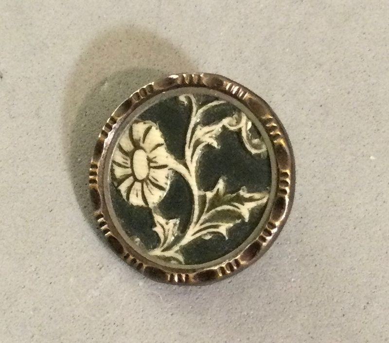 Ivoroid flower, medium
