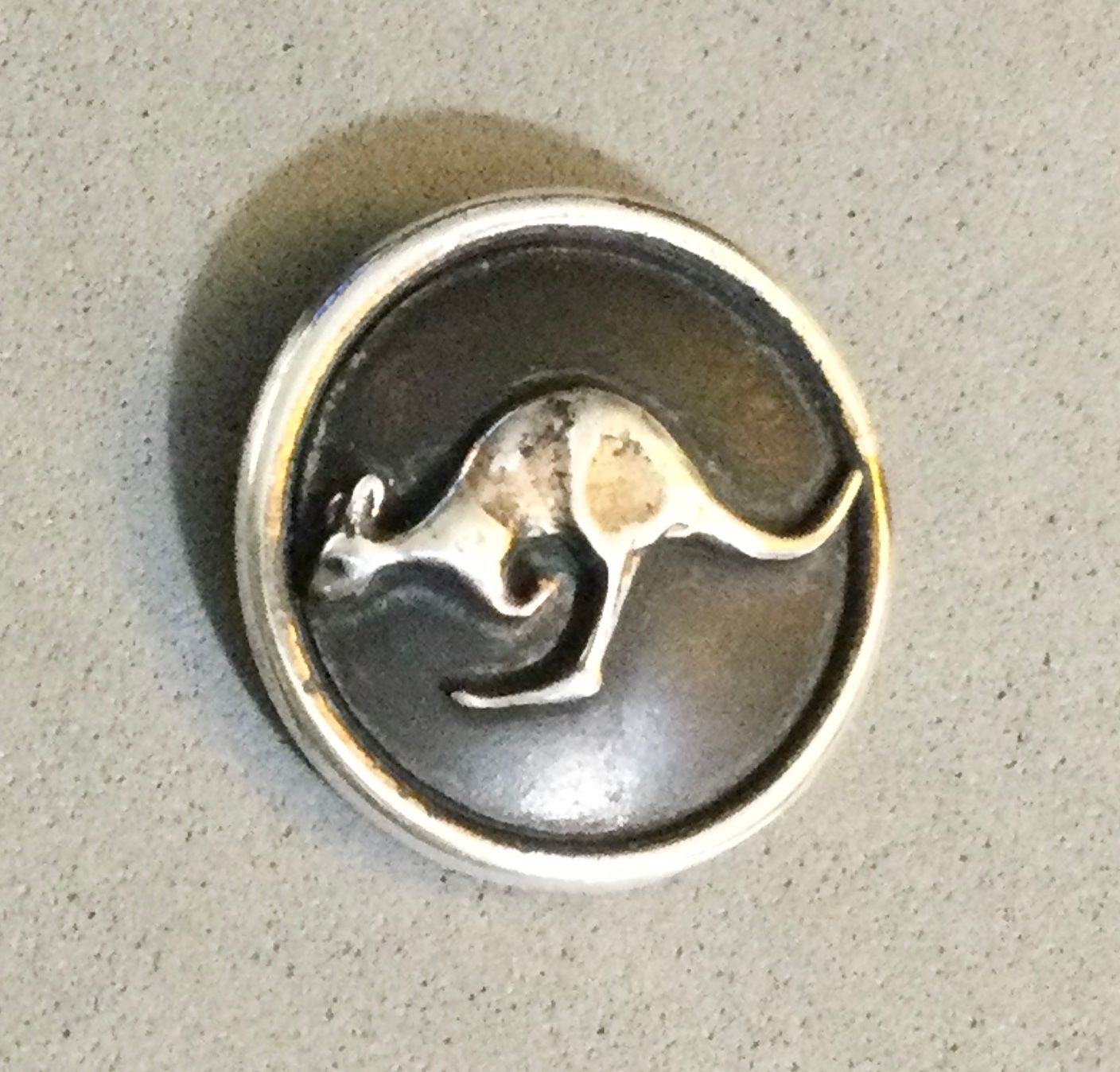STERLING KANGAROO, Medium