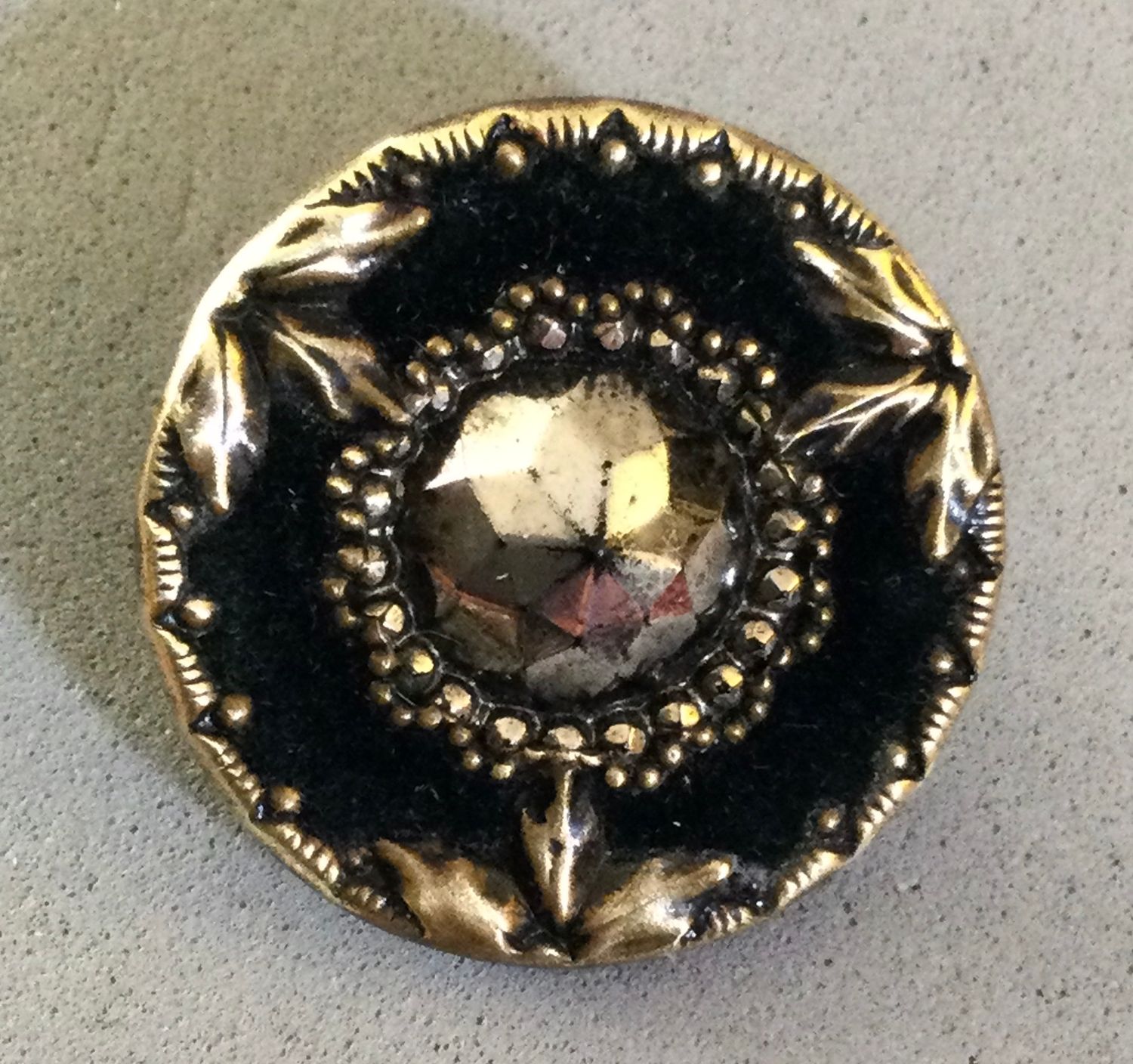 Velvet Background, Glass Center, Medium