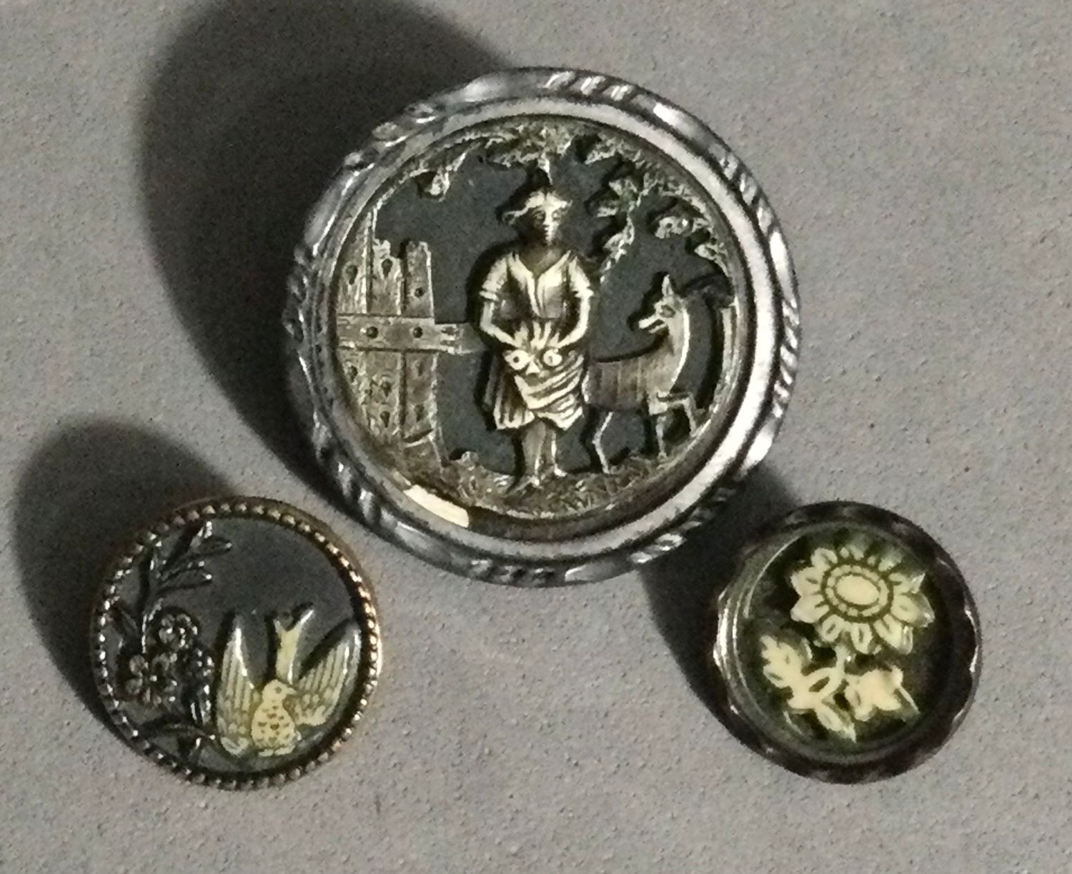 Three IVOROID, one Medium, two small