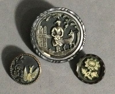 Three IVOROID, one Medium, two small