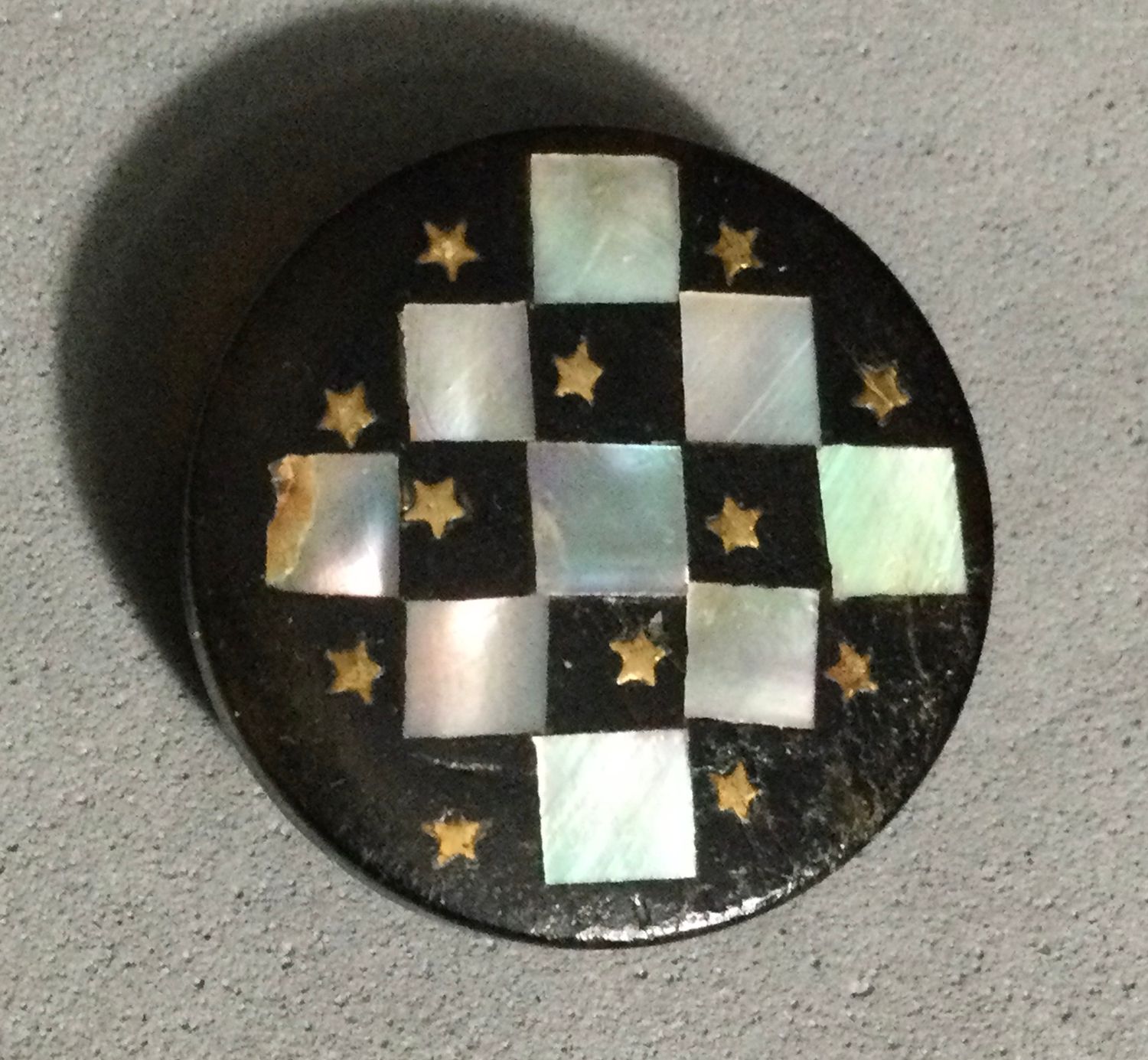 Inlaid Horn, Medium