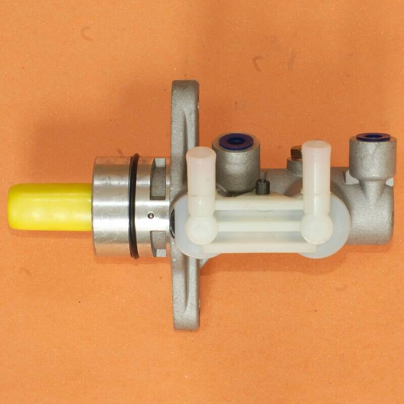 Brake Master Cylinder Assembly Fits Suzuki Carry Every DD51T DE51V DF51V F6A