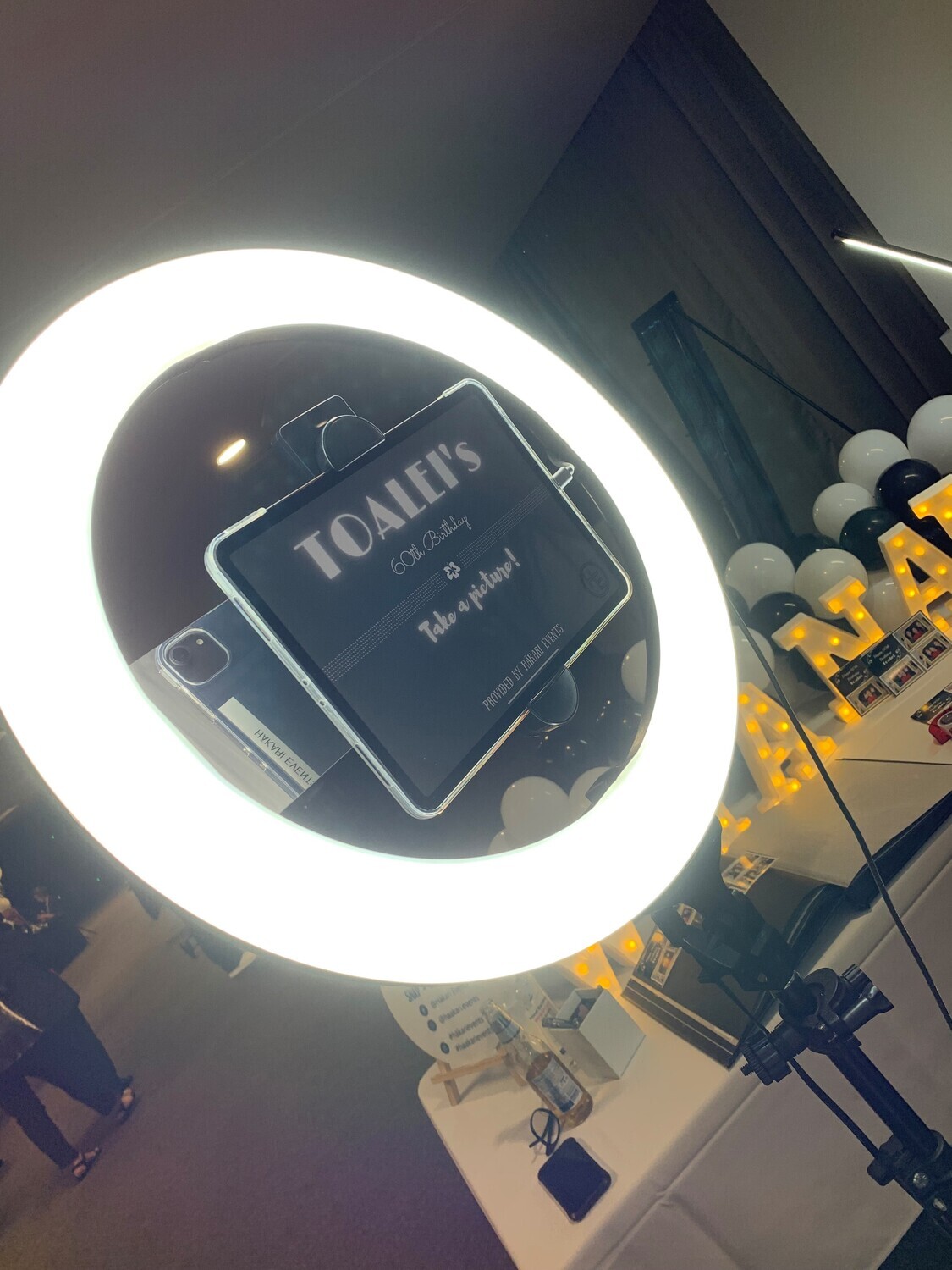 He wharau kiriāhua | Selfie booth station