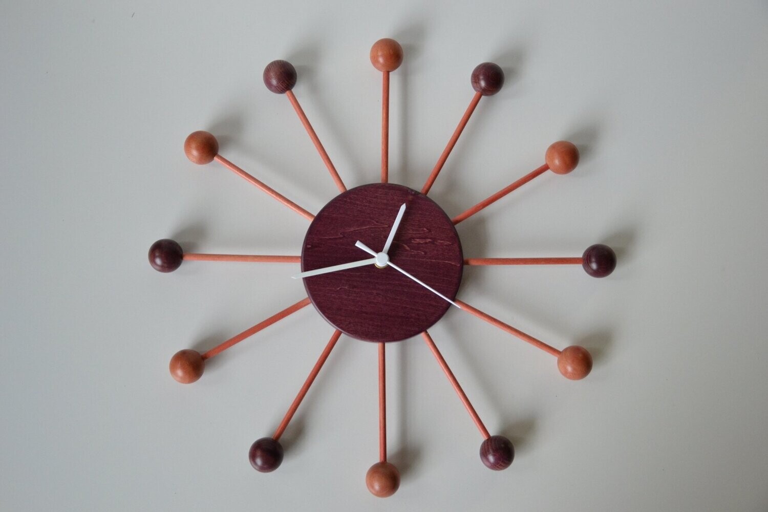 Ball clock, Colore: Viola/Rosa