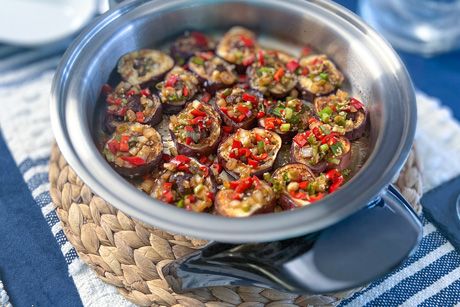 10 in. (25cm) Electric Oil Core Skillet with Cover