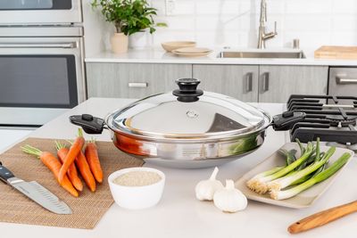 7 Qt./6.6L Wok with Cover