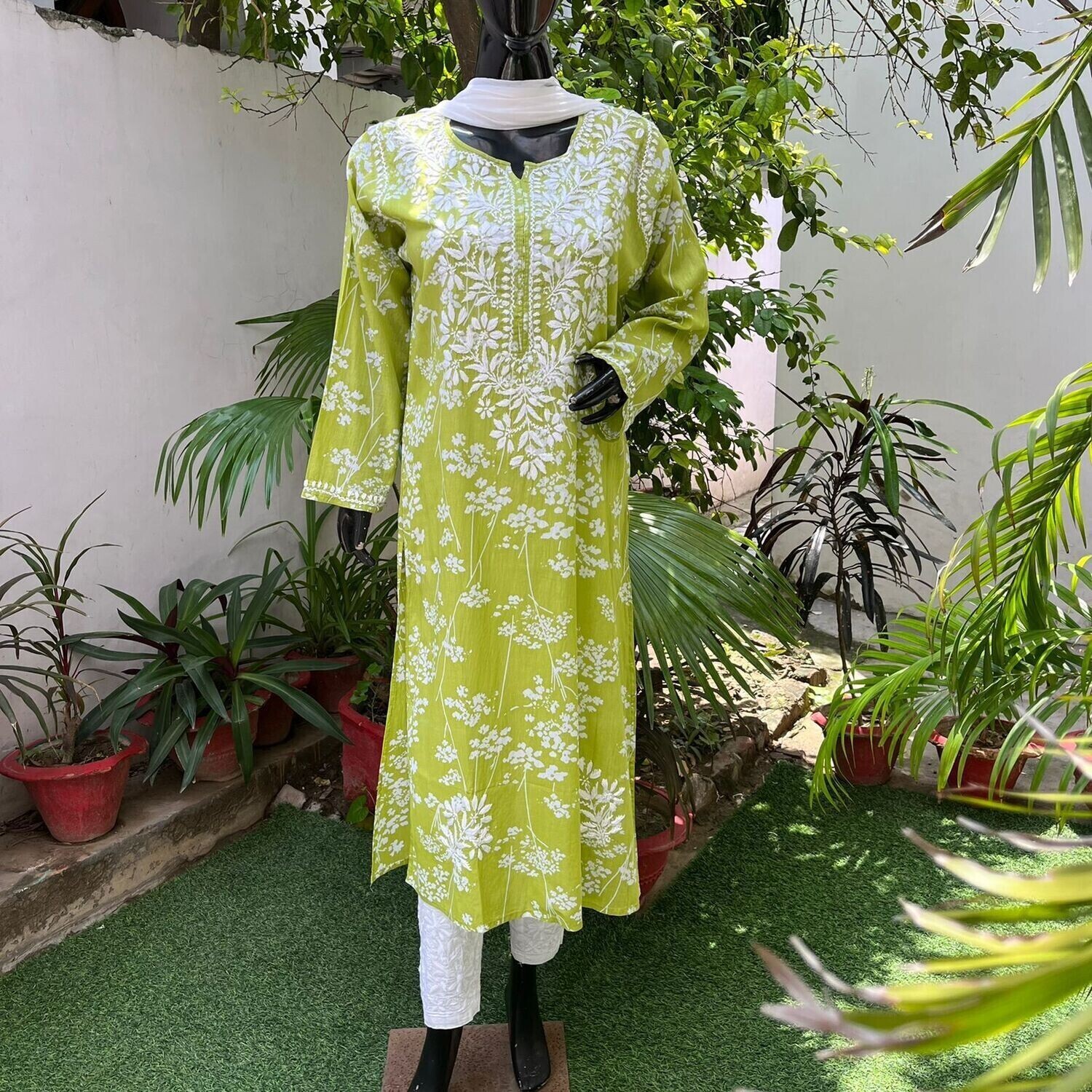 &quot;ZAINA&quot; Mul Cotton Chikankari Kurta
