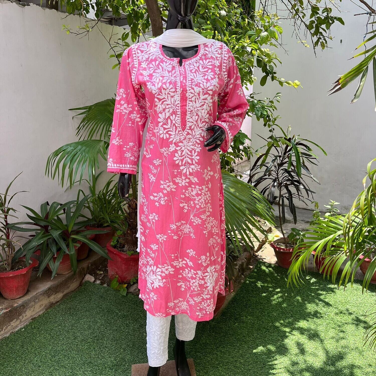 &quot;ZAINA&quot; Mul Cotton Chikankari Kurta