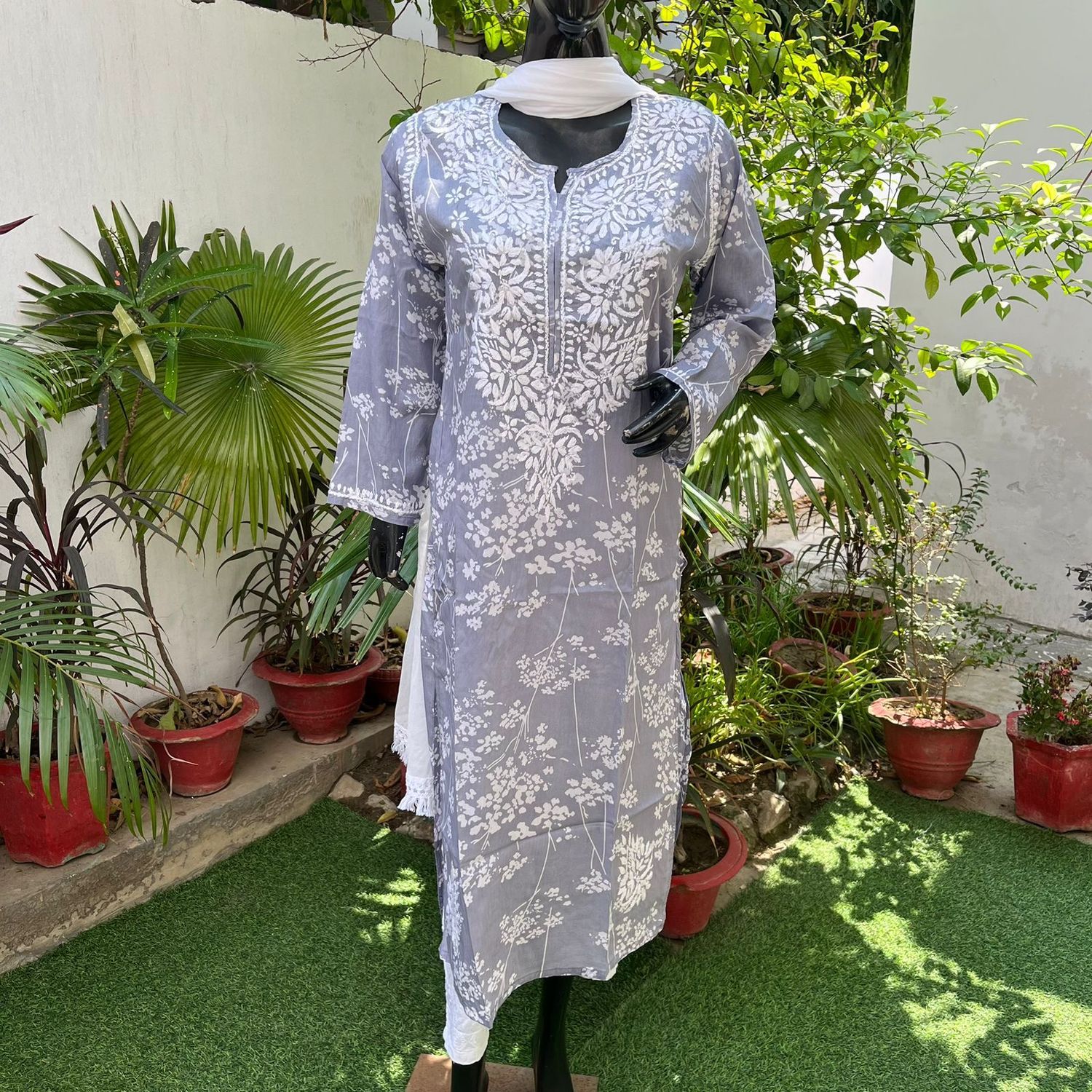 &quot;ZAINA&quot; Mul Cotton Chikankari Kurta