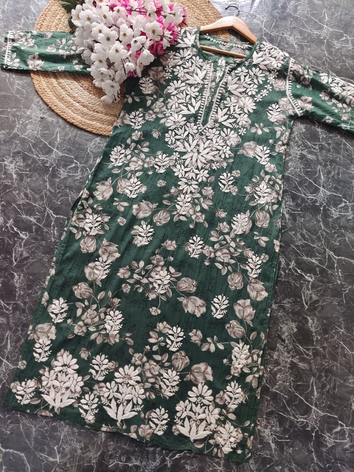 &quot;SANA&quot; Mul Mul Chikankari Kurta