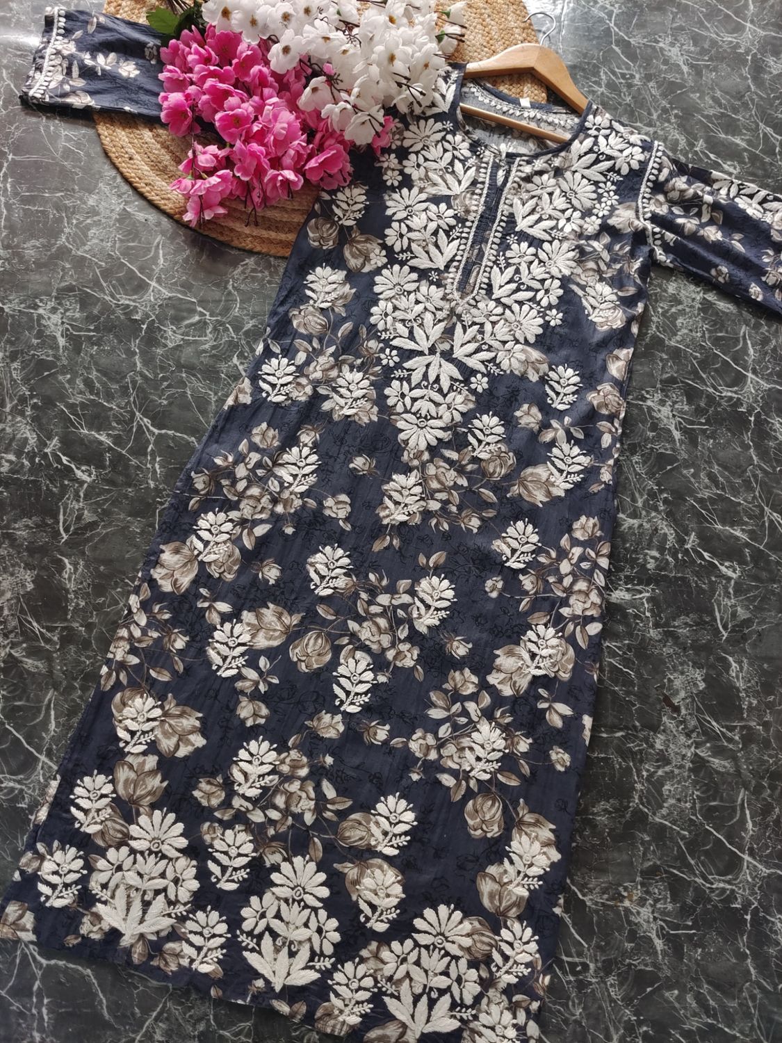 &quot;SANA&quot; Mul Mul Chikankari Kurta