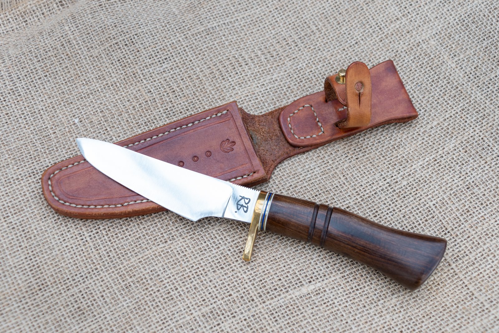 L4 Contemporary Medium Camping / Hunting Knife