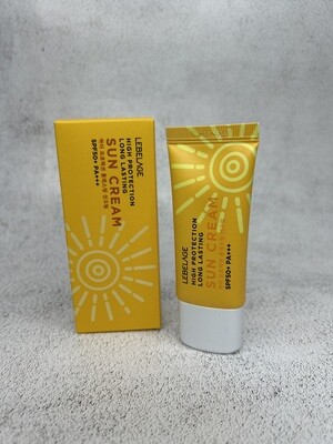 Солнцезащитный устойчивый крем с высоким фактором SPF50+/PA+++ Lebelage Protection Sun Cream 30ml