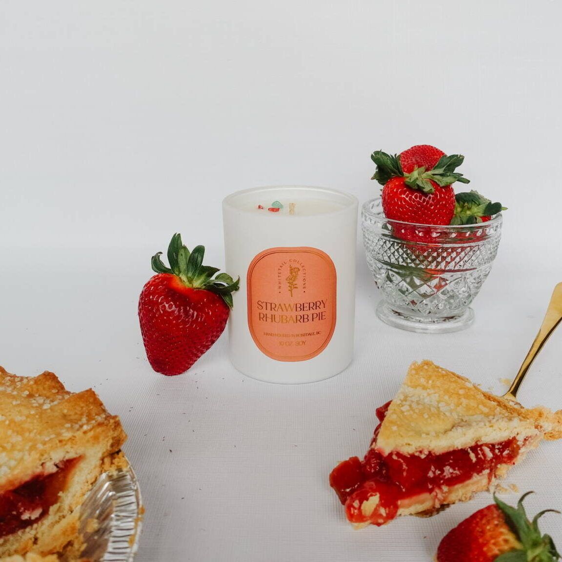 1458 Whitetail Strawberry Rhubarb Candle