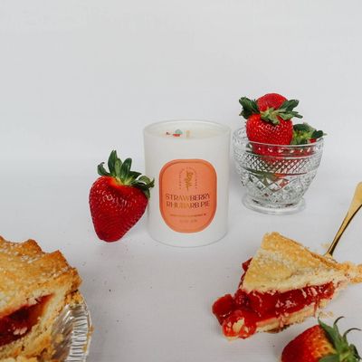 1458 Whitetail Strawberry Rhubarb Candle