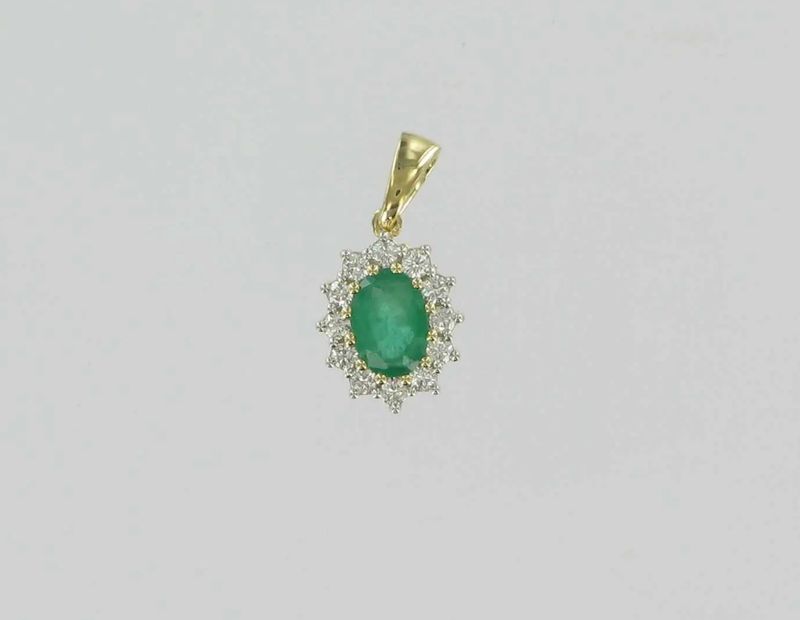 Timeless Anhänger Gelbgold 750 / Smaragd 0,53ct / Brillant 0,22ct H/SI Timeless Anhänger Gelbgold 750 / Smaragd 0,53ct / Brillant 0,22ct H/SI