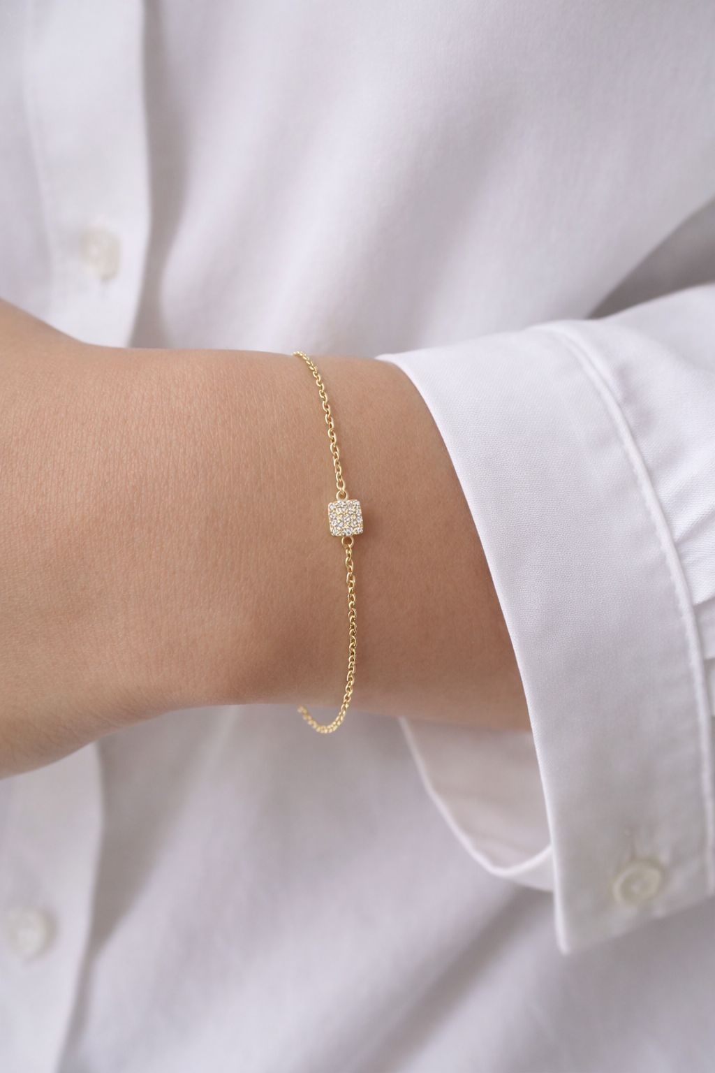 Schlichte Armkette in Gold mit eine Pave Anhänger Zirkonia Steinen 19cm verstellbar