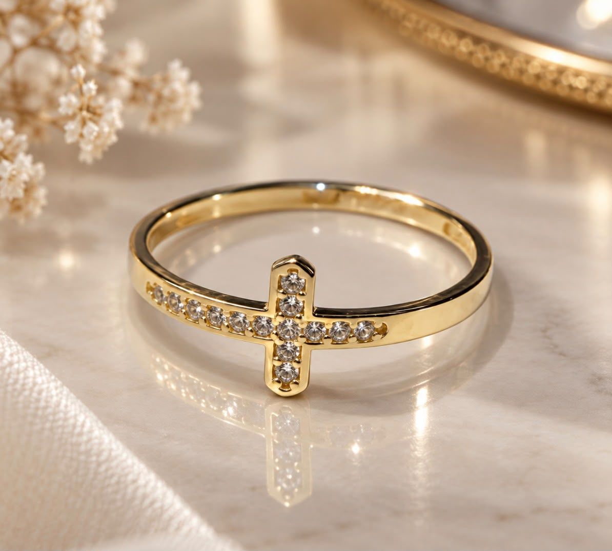 Goldring mit Kreuz Kreuzring mit Steinen in Gold 585 / 14 karat schlicht Ringweite 52 Goldring mit Kreuz Kreuzring mit Steinen in Gold 585 / 14 karat schlicht Ringweite 52