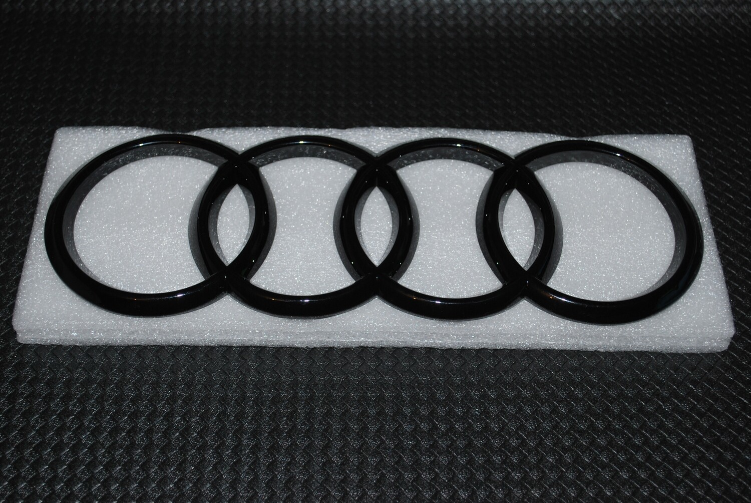Logo anteriore nero lucido per (A7 2012-2018)  281mm
