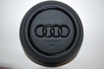 Cover Volante Personalizzabile con Logo: Aggiungi un Tocco di Eleganza alla Tua Guida, per  Audi TT MK3 e R8