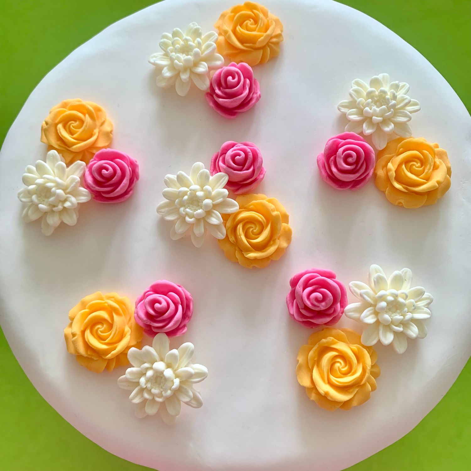 Cream Dahlia Rose Mix