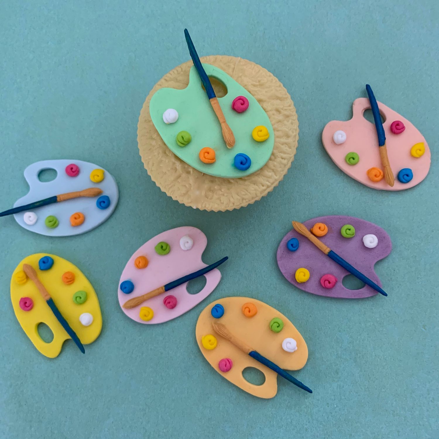 Cupcake illustrating size and colour of paint palettes.
