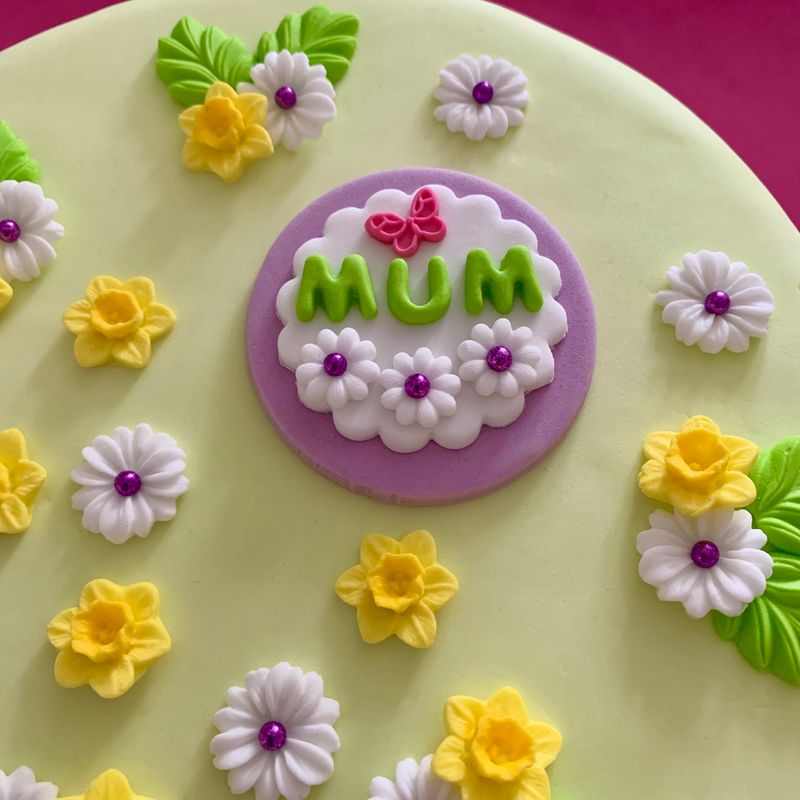 Lilac Mum Plaque With Flowers