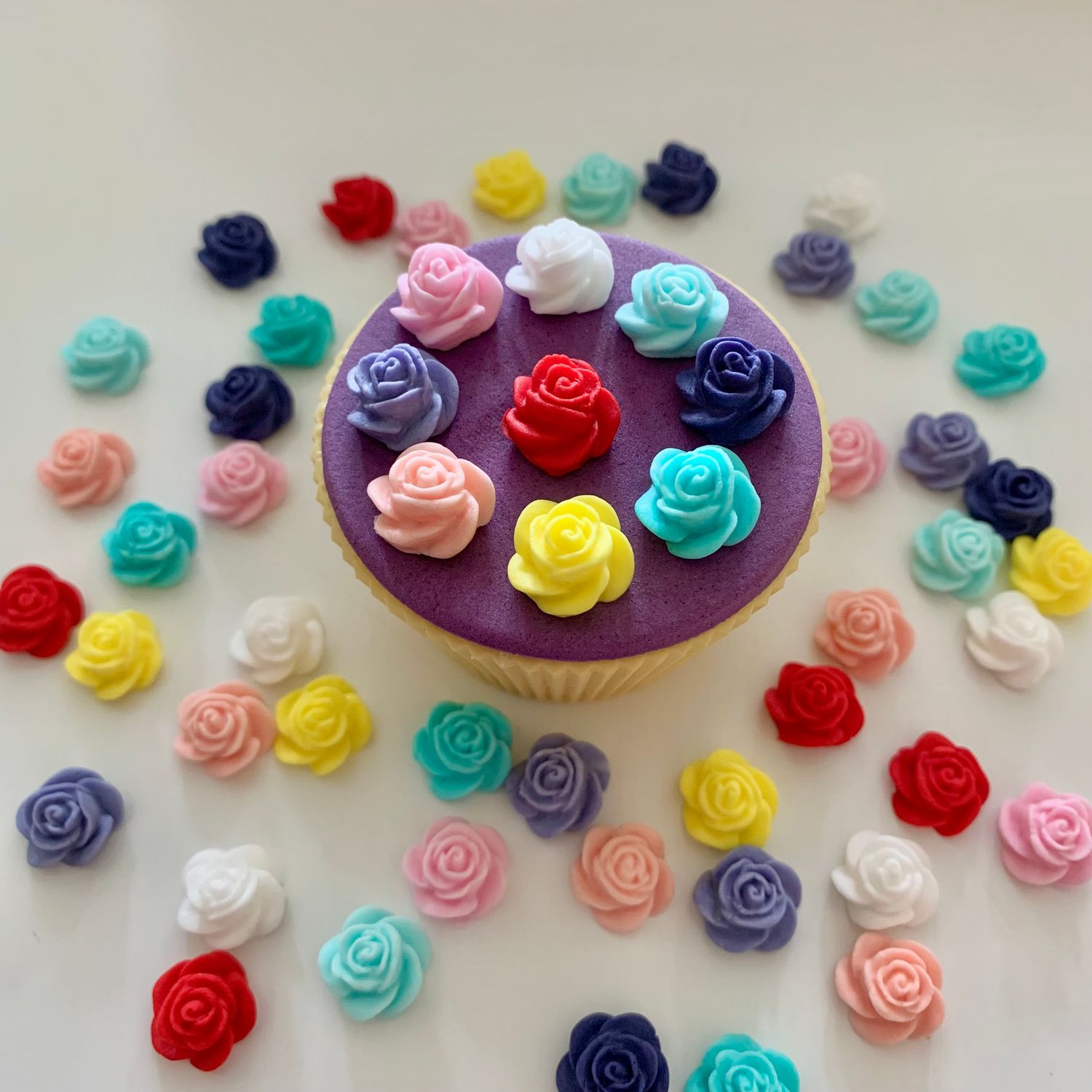 25 Tiny Rosebuds