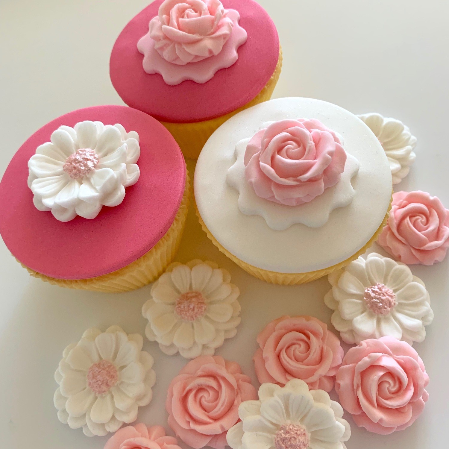 Cupcake Roses &amp; Flowers