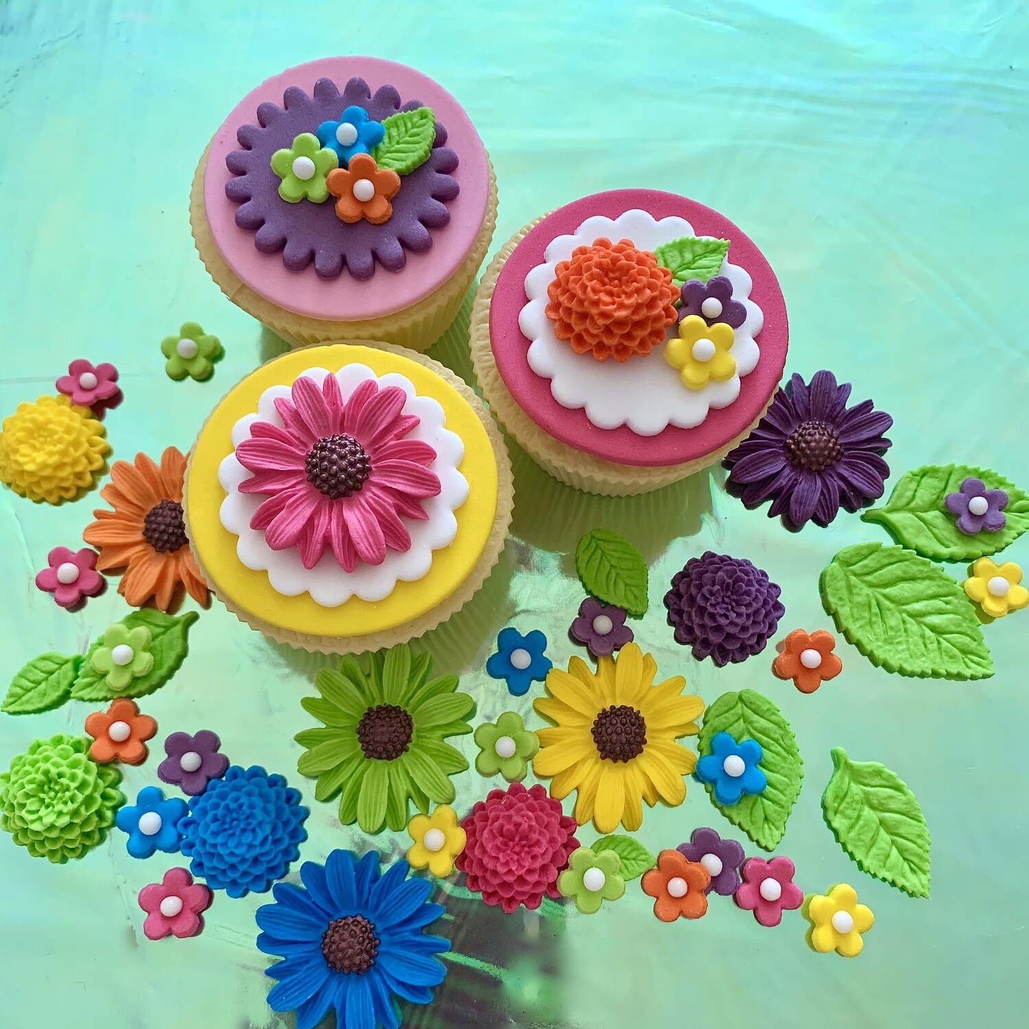 Fondant Daisies For Cakes