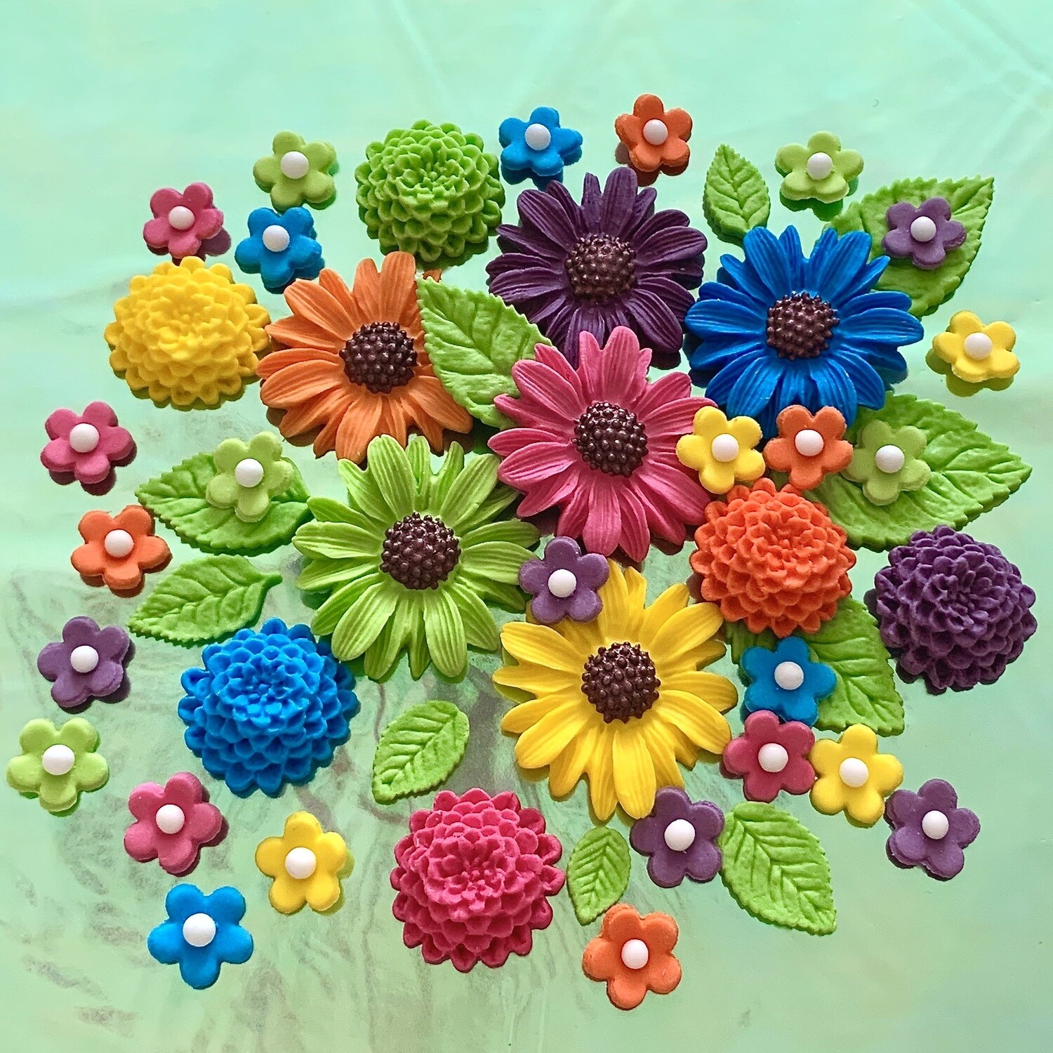 Icing Daisy Flowers for Cakes