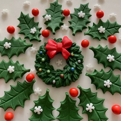 Green Holly Wreath