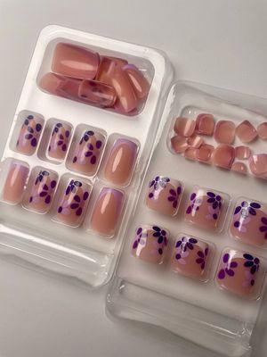 PRESS ON NAILS