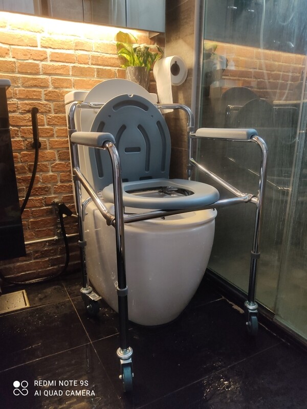 High Quality Stainless Steel Commode Chair Toilet Chair