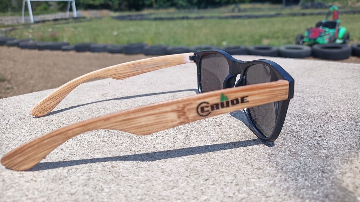 Sonnenbrille schwarz/ Bambus oder weiß