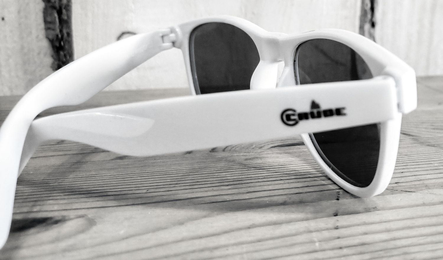 Sonnenbrille schwarz/ Bambus oder weiß